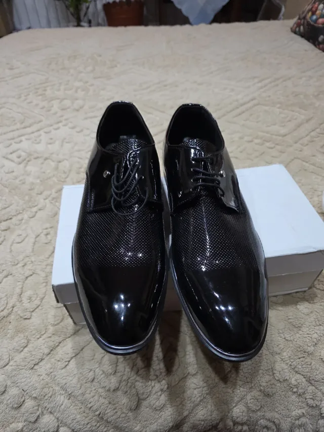 Pantofi lacuiti piele artificiala. – fotografia 1 din 4