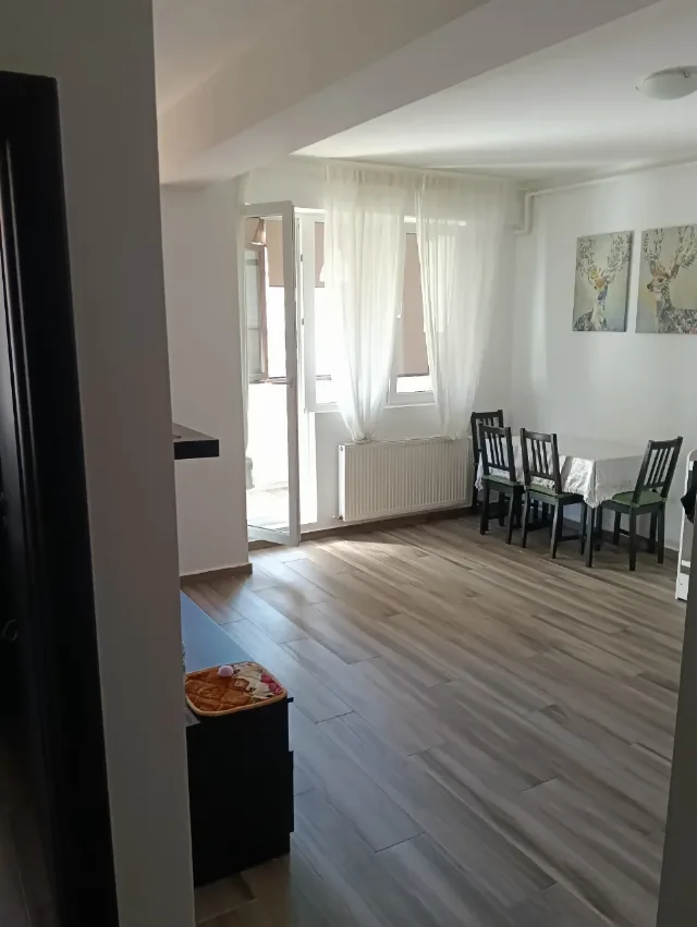 DE ÎNCHIRIAT APARTAMENT DOUA CAMERE – fotografia 2 din 8