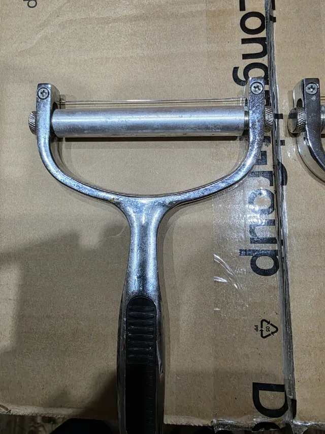 Feliator manual reglabil pentru branzeturi 2 bucati. – fotografia 1 din 2