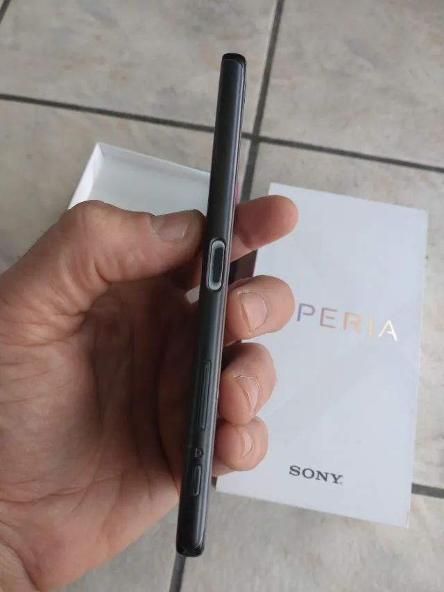 SONY XPERIA X model F5121 – fotografia 3 din 8