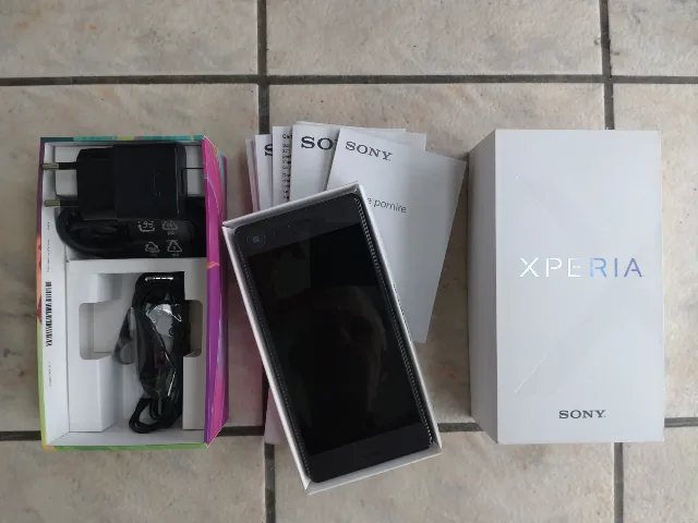SONY XPERIA X model F5121 – fotografia 7 din 8