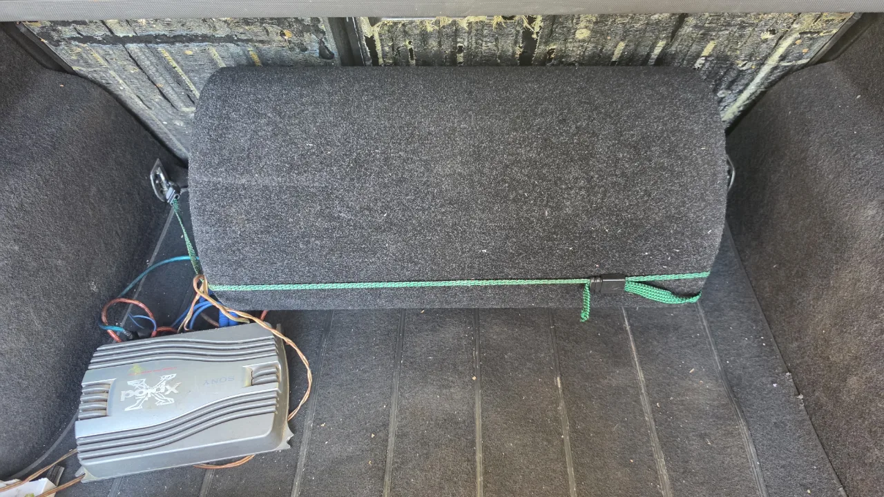 Subwoofer tub Boss Audio 700W + Amplificator Sony Xplod – Stare perfectă de funcționare / Probă pe loc – fotografia 1 din 4
