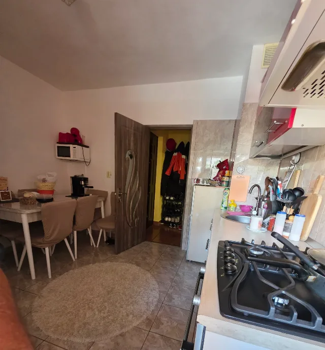 Apartament cu două camere (vând sau schimb cu casă) – fotografia 3 din 7