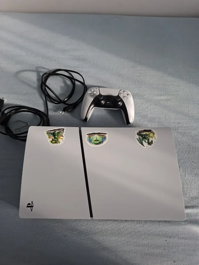 Consolă PS 5 disc – fotografia 1 din 4