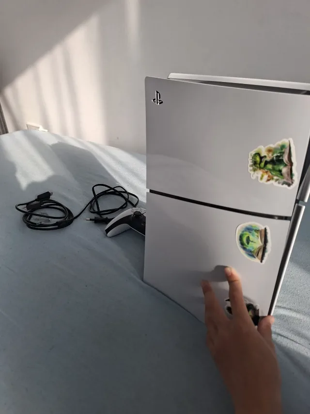Consolă PS 5 disc – fotografia 3 din 4