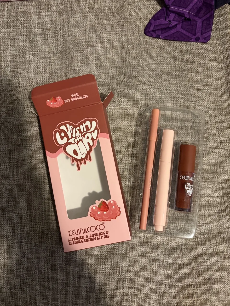 Set Kevin & Coco 3 piese – Hot Chocolate 02 – ruj, creion & lip oil – Constanta, Constanța