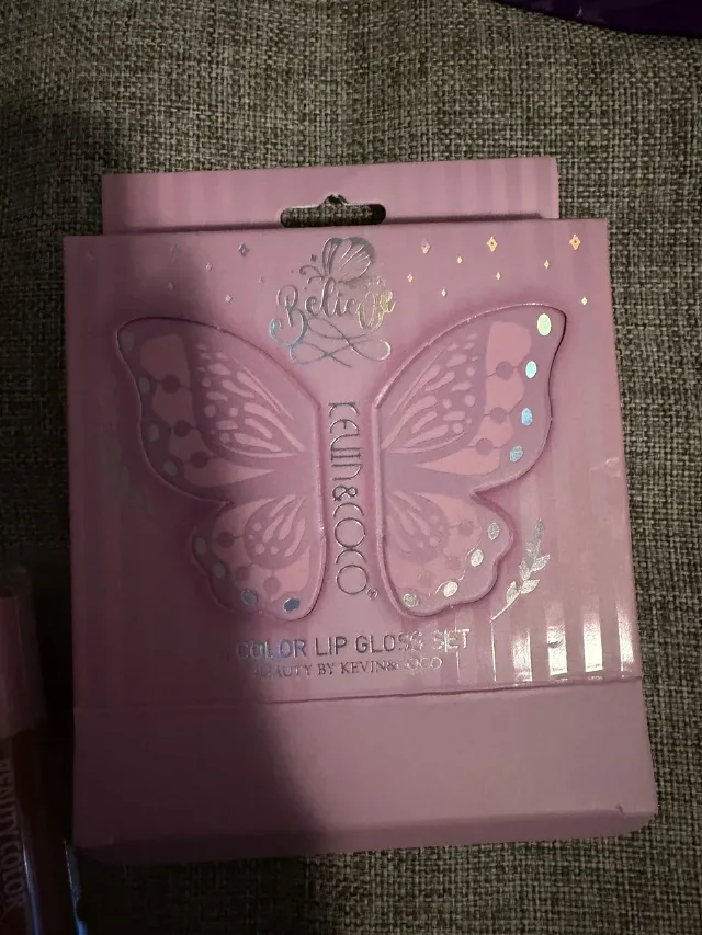 Set 4 luciuri de buze Kevin & Coco – Beauty Color – nou – fotografia 3 din 3