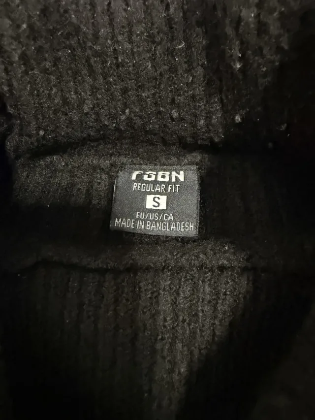 Pulover bărbătesc negru cu guler înalt – S – fotografia 5 din 6