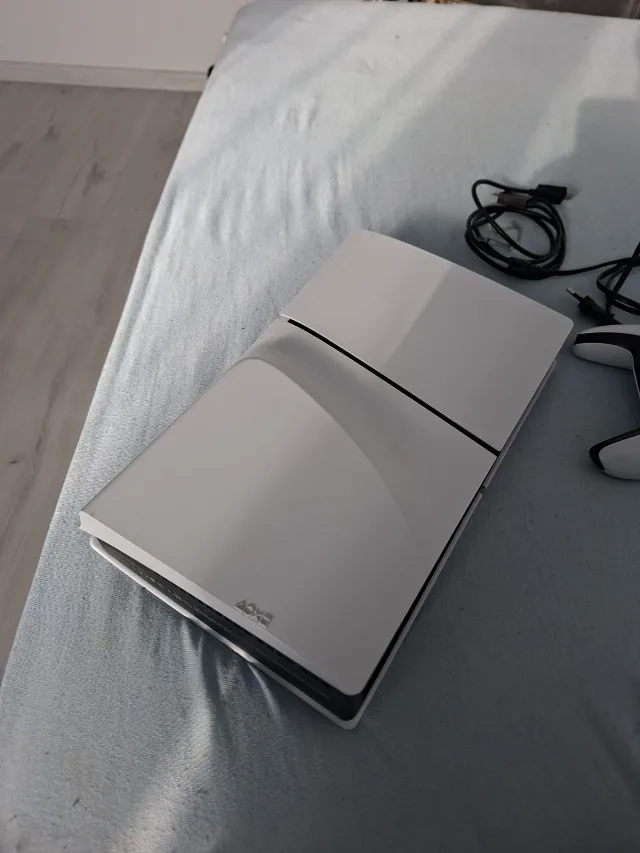 Consolă PS 5 disc – fotografia 4 din 4