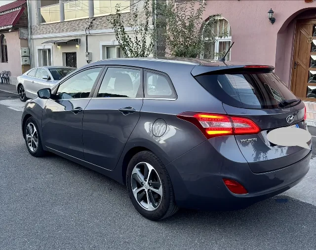 Hyundai I30 an 2015 ,1.6crdi 110 CV,manuala 6 trepte,267000km,radiată pt înmatricularea în țară!!!Arata și funcționează impecabil: climatronic funcțional,volan piele multifuncțional,cruise contro – fotografia 3 din 7