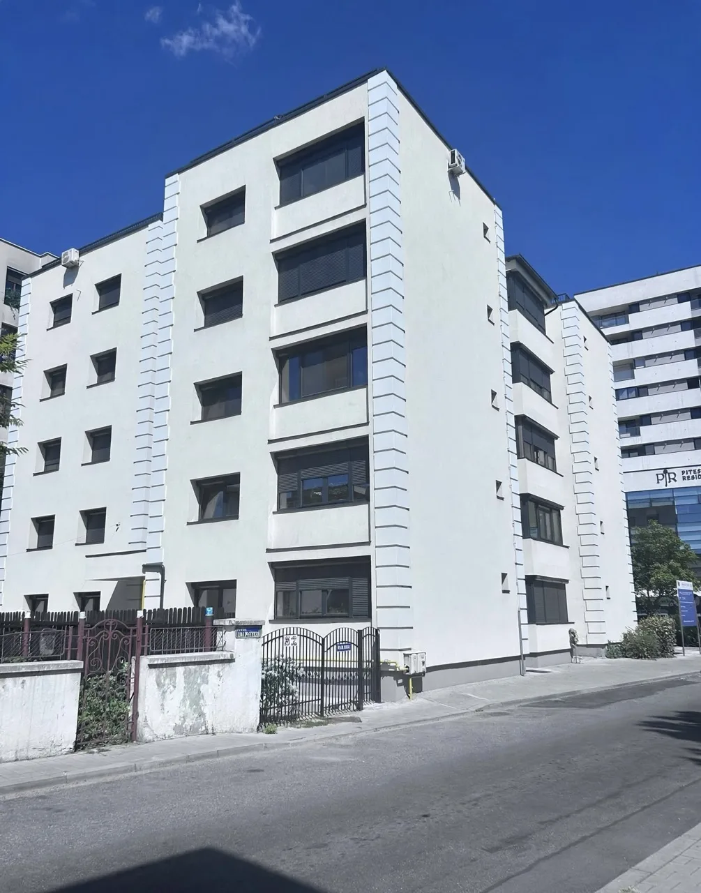 Vând apartament central 3 camere – Pitesti, Argeș