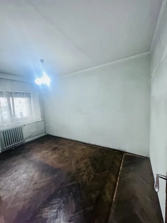 Vând apartament central 3 camere – fotografia 4 din 8
