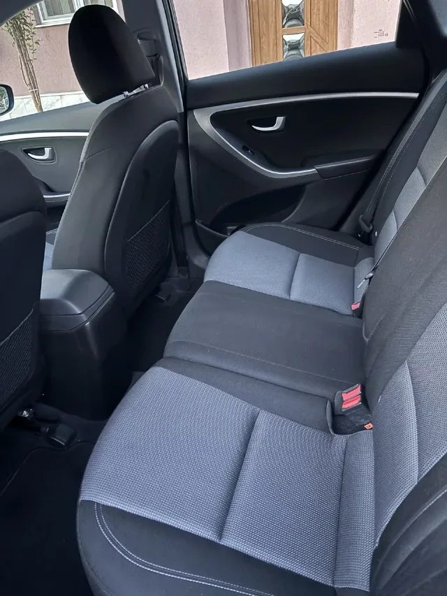 Hyundai I30 an 2015 ,1.6crdi 110 CV,manuala 6 trepte,267000km,radiată pt înmatricularea în țară!!!Arata și funcționează impecabil: climatronic funcțional,volan piele multifuncțional,cruise contro – fotografia 6 din 7