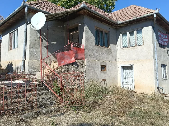 Casă + Teren extravilan – fotografia 2 din 8