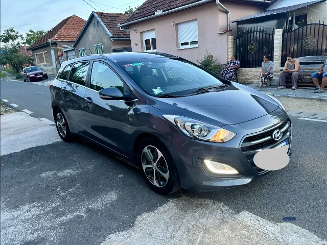 Hyundai I30 an 2015 ,1.6crdi 110 CV,manuala 6 trepte,267000km,radiată pt înmatricularea în țară!!!Arata și funcționează impecabil: climatronic funcțional,volan piele multifuncțional,cruise contro – fotografia 2 din 7