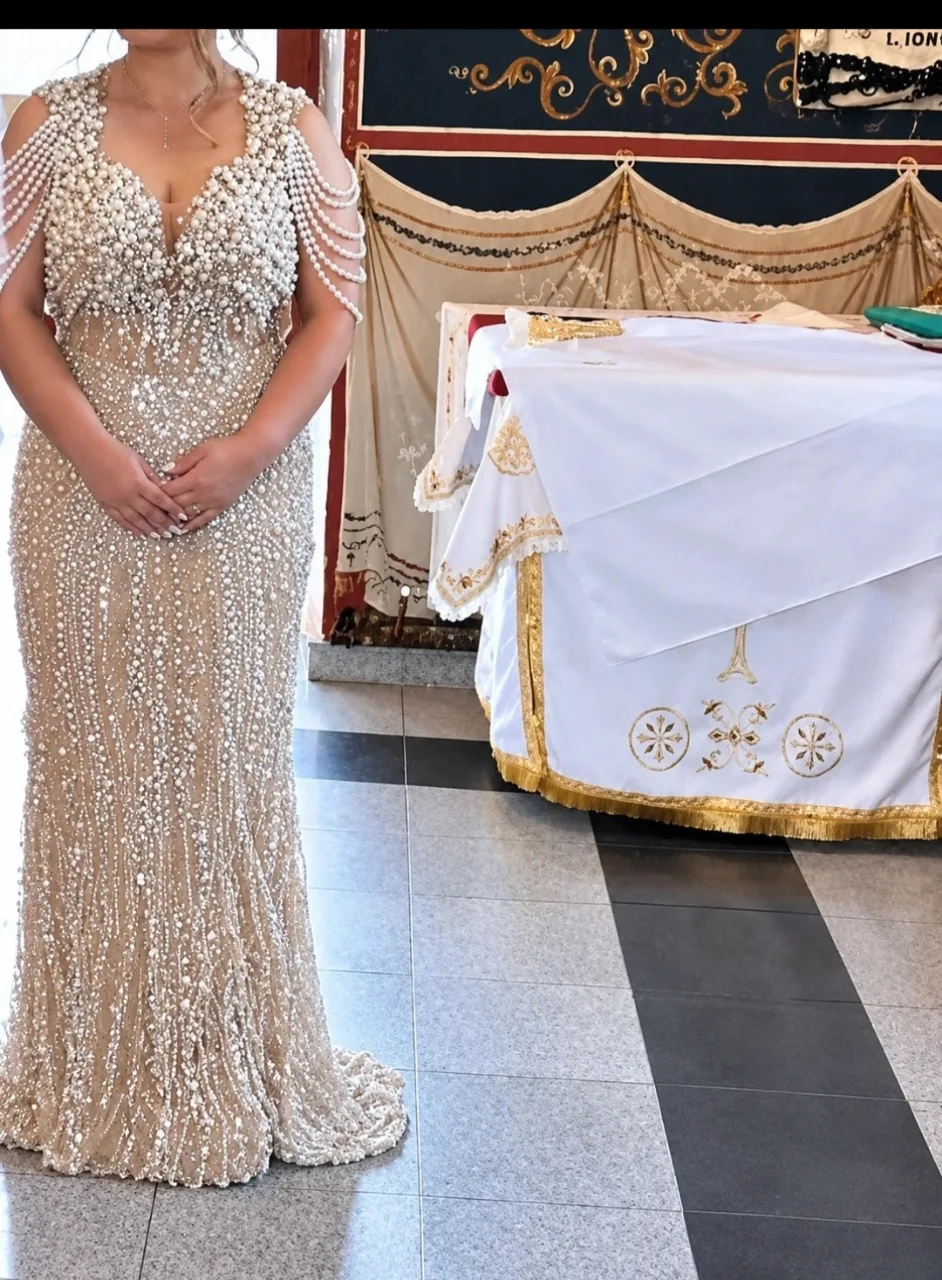 Vând rochie superbă plină cu perle purtată doar 2 ore – Gradistea, Ilfov