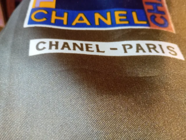 Eșarfă Chanel  din mătase – fotografia 2 din 3