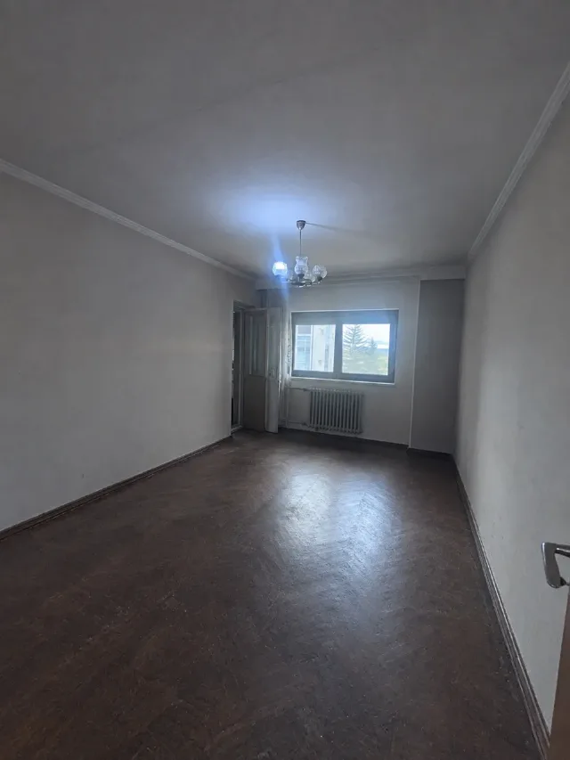 Vând apartament central 3 camere – fotografia 6 din 8