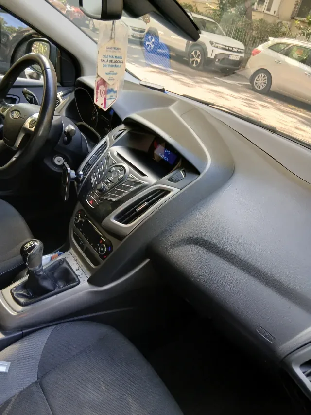 Ford Focus 2012 – fotografia 5 din 8