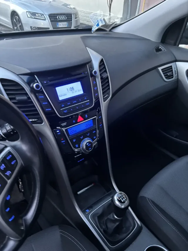 Hyundai I30 an 2015 ,1.6crdi 110 CV,manuala 6 trepte,267000km,radiată pt înmatricularea în țară!!!Arata și funcționează impecabil: climatronic funcțional,volan piele multifuncțional,cruise contro – fotografia 7 din 7