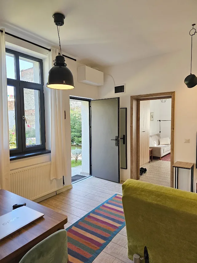 Casă cu două apartamente independente si teren generos. – fotografia 5 din 8