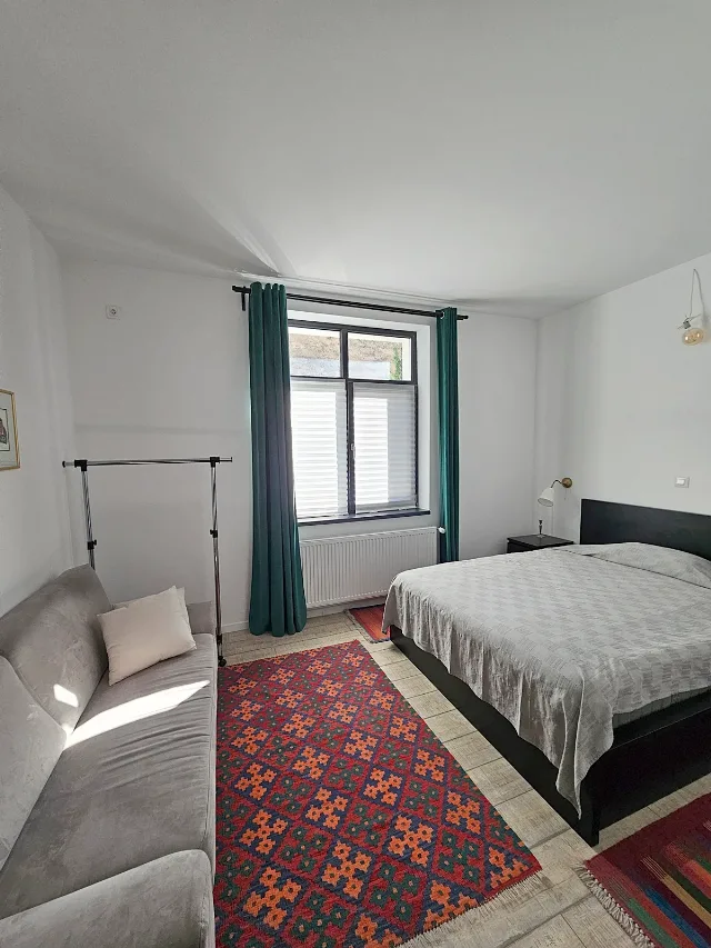 Casă cu două apartamente independente si teren generos. – fotografia 7 din 8