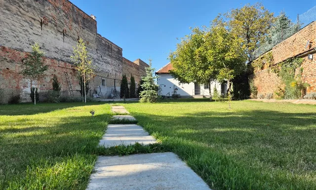 Casă cu două apartamente independente si teren generos. – fotografia 3 din 8
