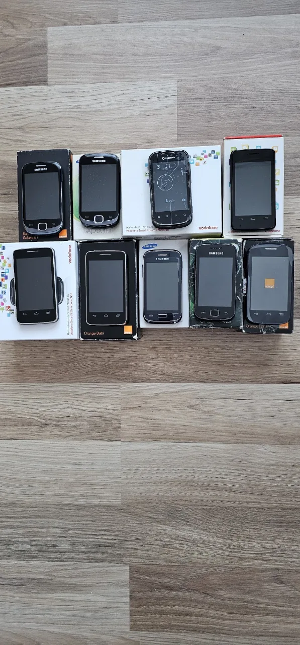 Lot de 9 telefoane vintage impecabile. 2 sunt noi cu foliile pe ele – Vatra Dornei, Suceava