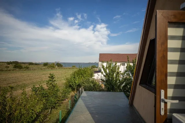 Casa unica de vânzare in Năvodari, pe malul lacului tasaul – fotografia 6 din 7