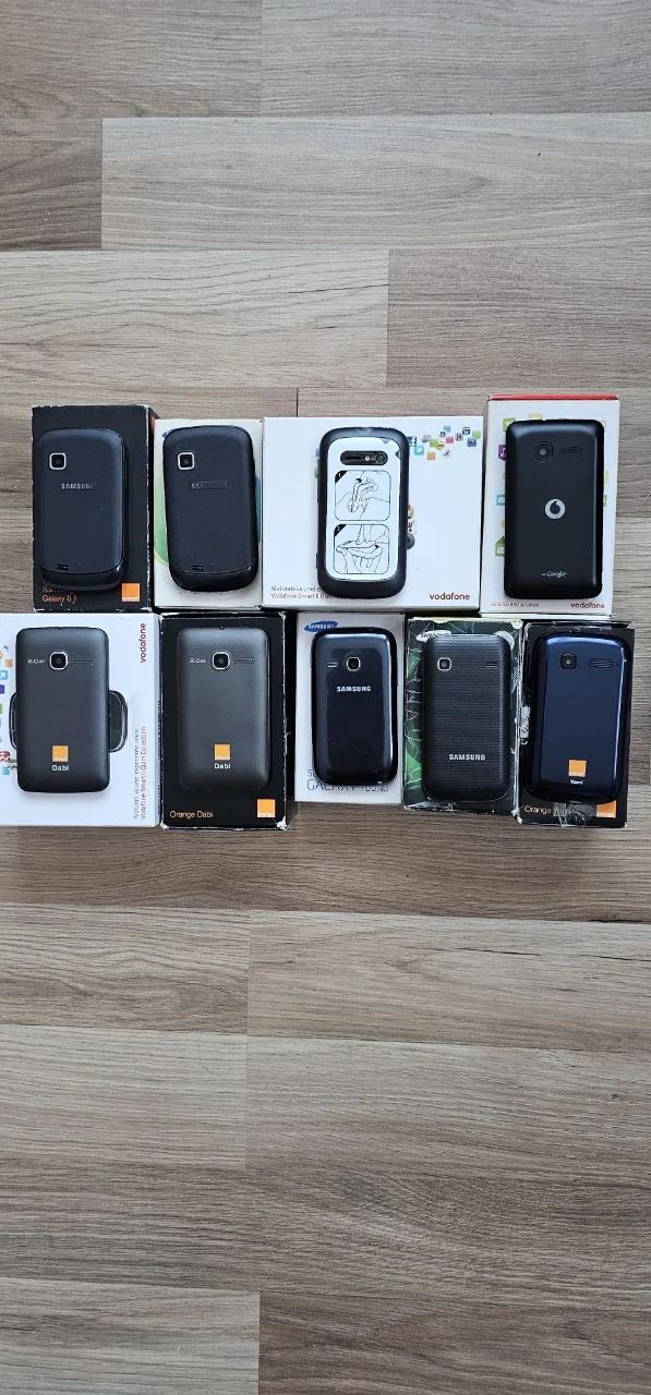 Lot de 9 telefoane vintage impecabile. 2 sunt noi cu foliile pe ele – fotografia 2 din 2