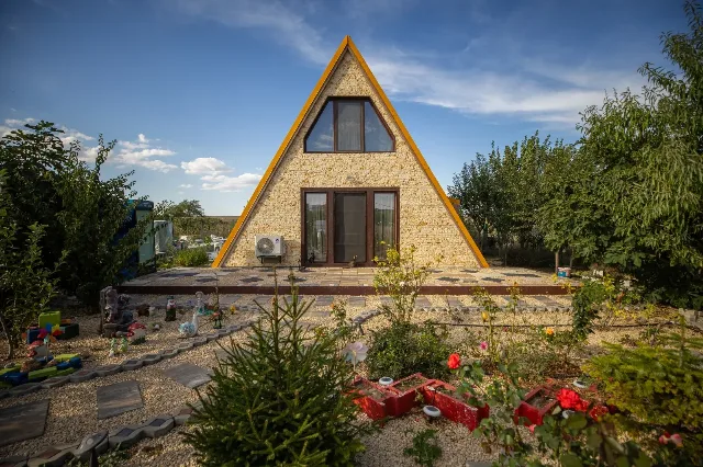 Casa unica de vânzare in Năvodari, pe malul lacului tasaul – Navodari, Constanța