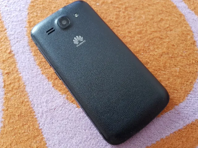 Capac spate si acumulator Huawei Ascend Y520 – Vatra Dornei, Suceava