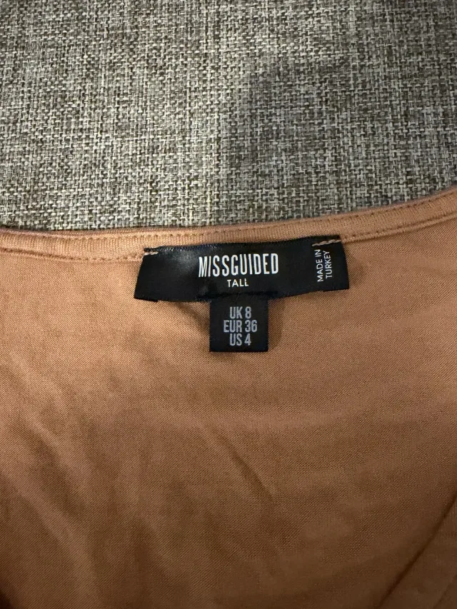 Bluză Missguided maro cu nasturi și decolteu în V, mărimea S – fotografia 3 din 4