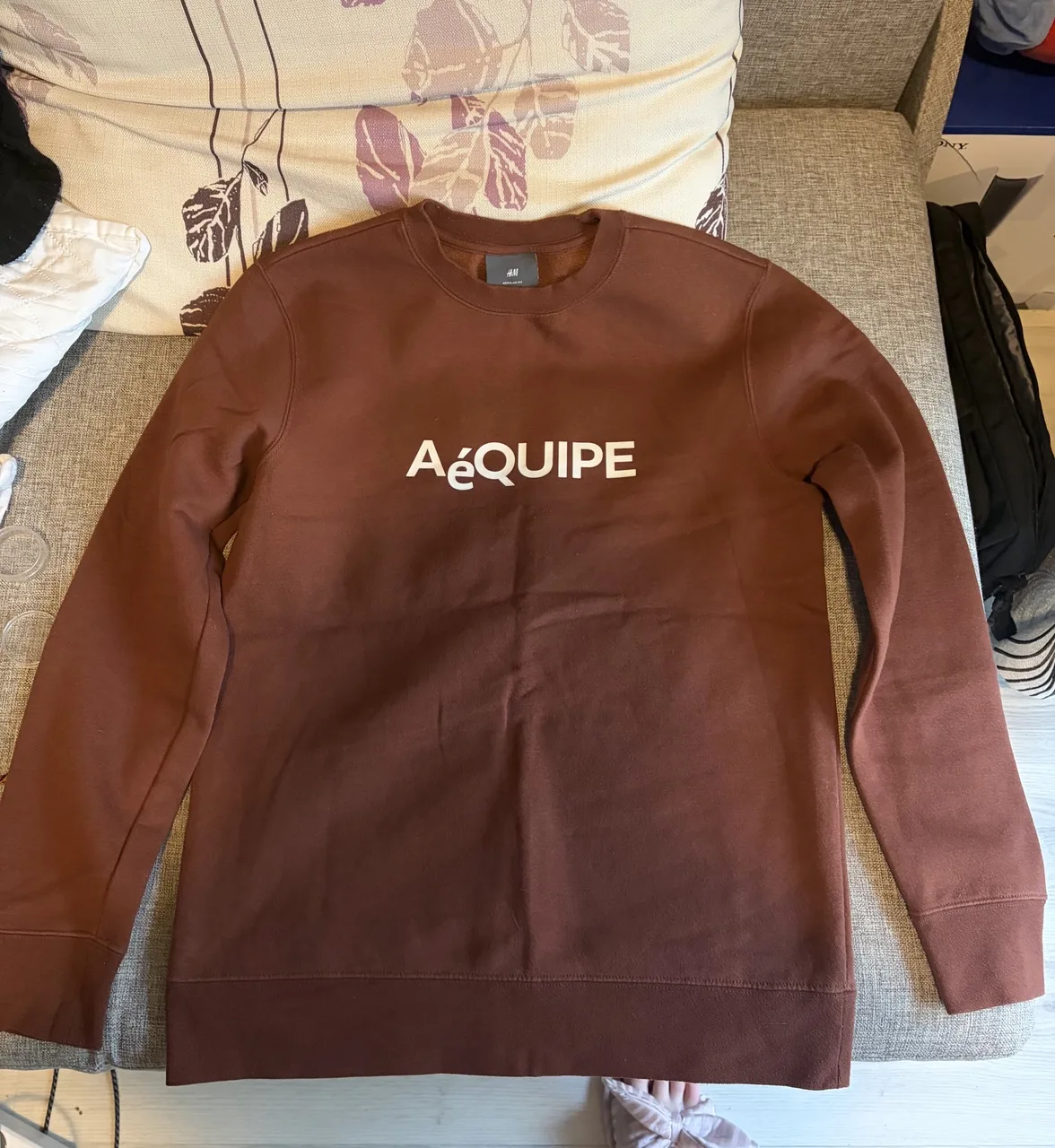 Hanorac H&M AéQUIPE maro – Regular Fit, nepurtat, mărimea S – Constanta, Constanța