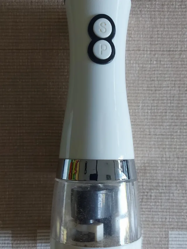 vînd rîșniță electrică pe baterii – fotografia 3 din 4