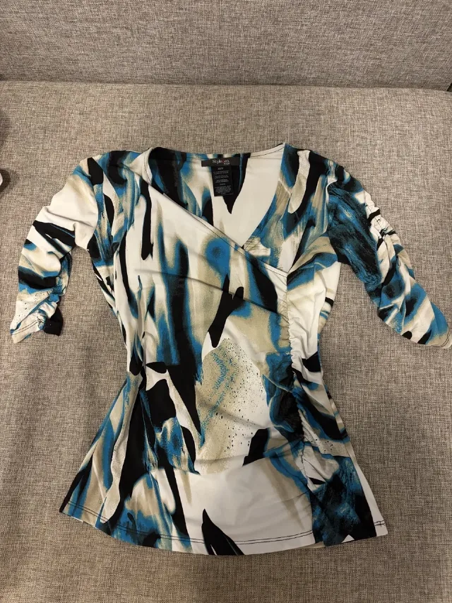Bluză Style&Co. Petite cu imprimeu abstract albastru și negru, XS – Constanta, Constanța