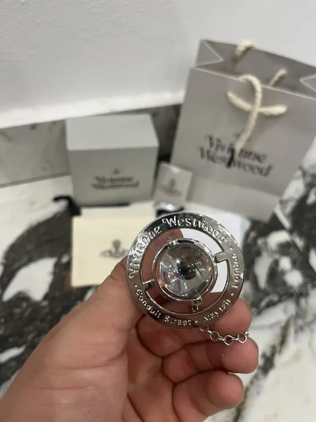 Lănțișor Vivienne Westwood – fotografia 3 din 5