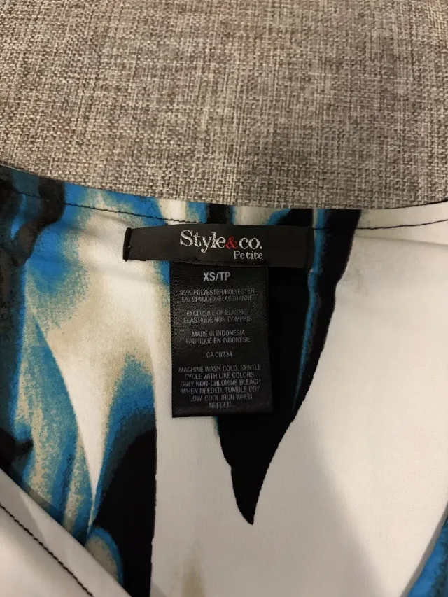 Bluză Style&Co. Petite cu imprimeu abstract albastru și negru, XS – fotografia 4 din 4
