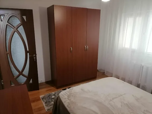 Apartament cu doua camere decomandate pentru închiriere unui cuplu – fotografia 2 din 8