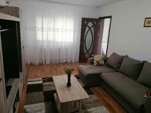 Apartament cu doua camere decomandate pentru închiriere unui cuplu – Constanța, Constanța