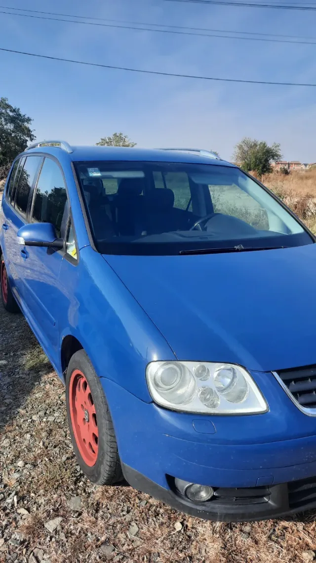 vw touran 2.o tdi an 2004 – fotografia 4 din 4