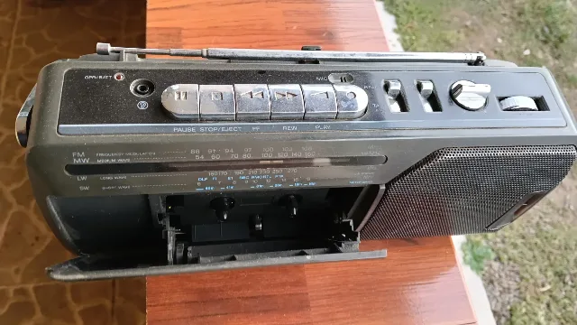 radio casetofon portabil Sony – fotografia 5 din 8