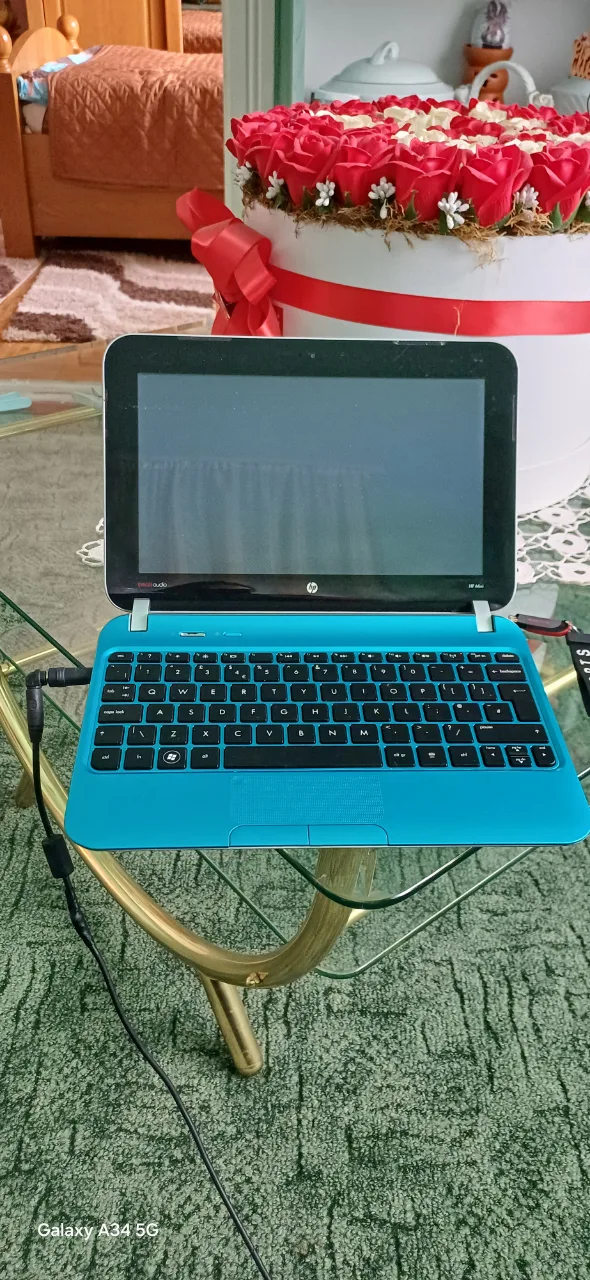 Mini Leptop HP farte bun – fotografia 2 din 6