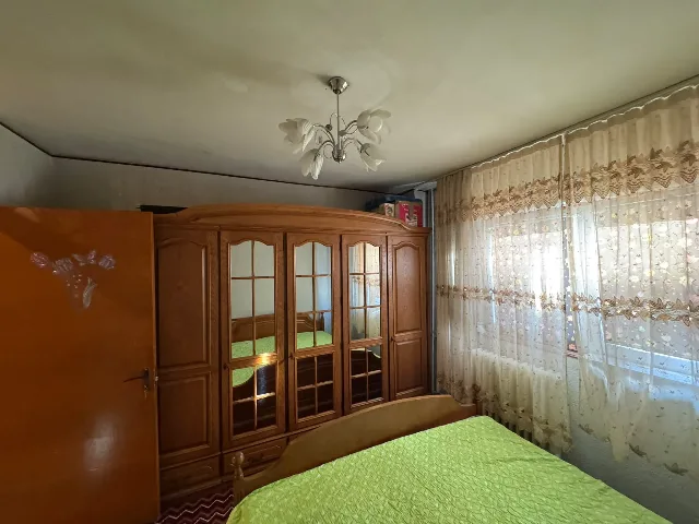 Vând apartament două camere – fotografia 4 din 6