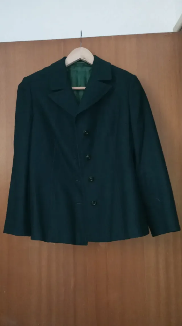 Costum de iarnă cu fustă pentru femei. – Arad, Arad