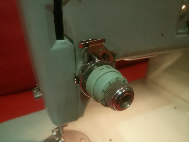 Masina de cusut SINGER electrica – fotografia 7 din 8