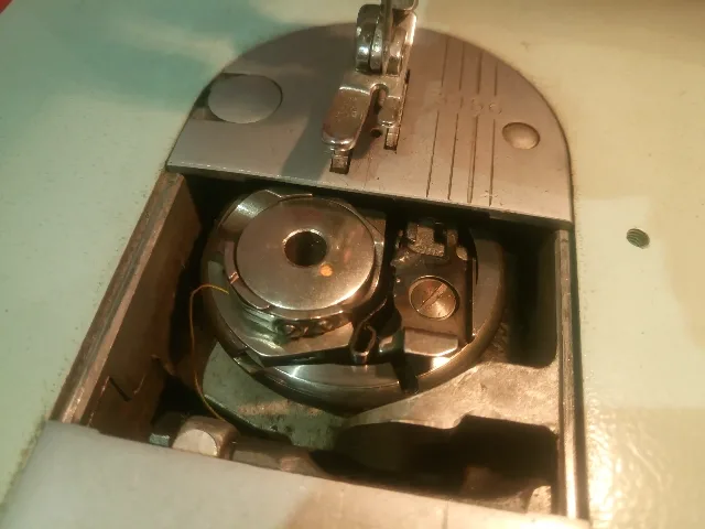 Masina de cusut SINGER electrica – fotografia 8 din 8