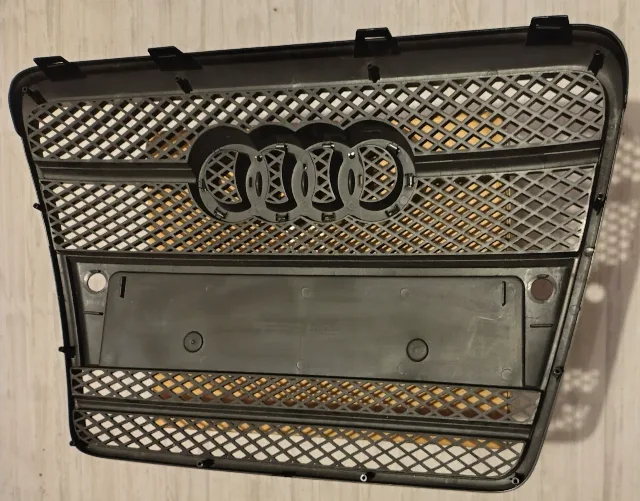 Grila radiator Audi A6 4F ( 2004-2008 ) – fotografia 3 din 3