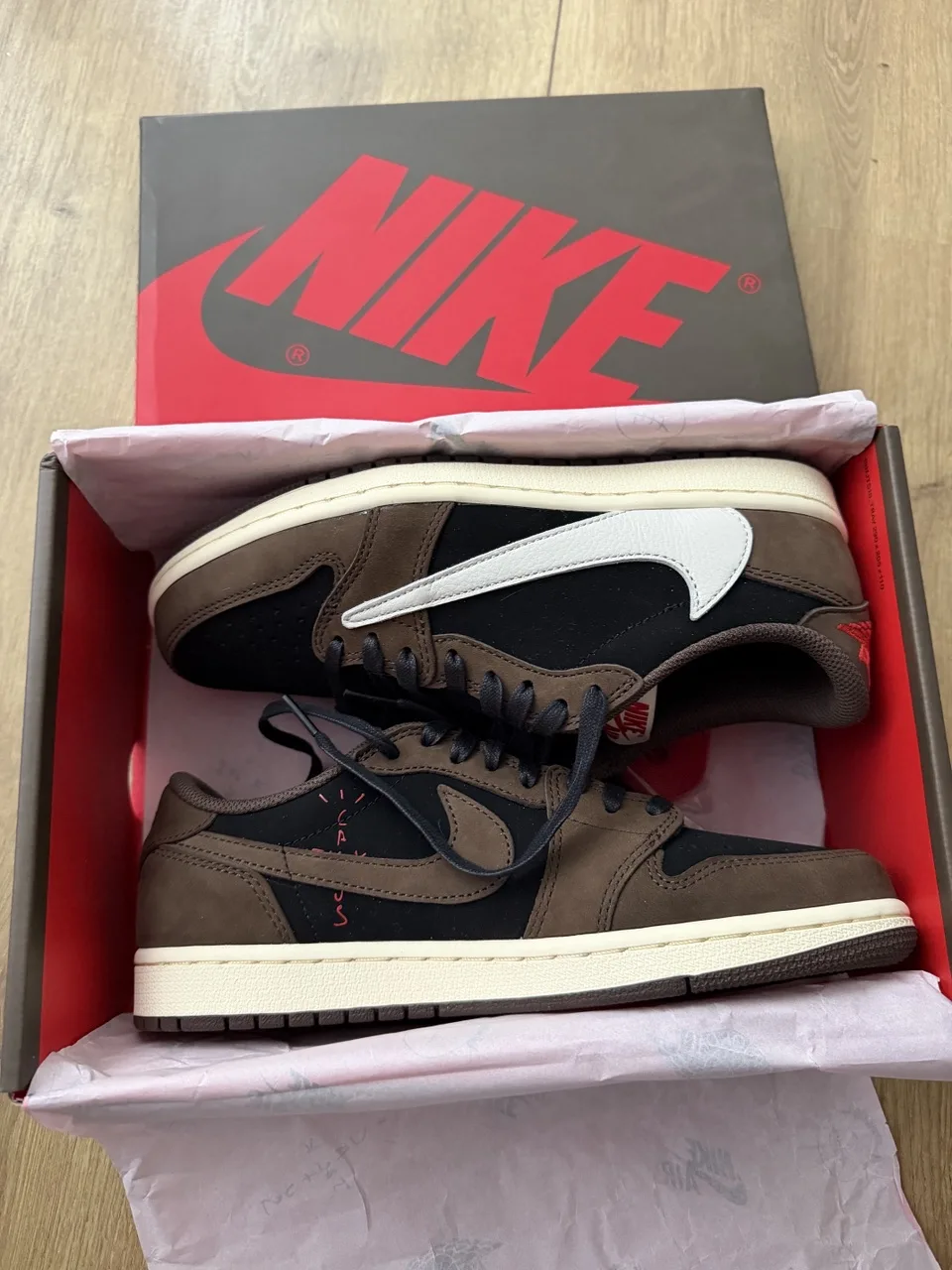 Jordan x Travis Scott – București, București