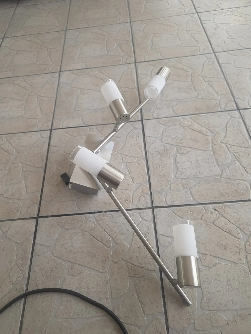 Lustra cu 4 becuri led – fotografia 1 din 4